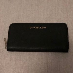 Michael Kors Saffiano Leather wallet